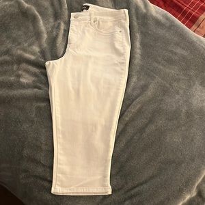 NYDJ white pedal pusher